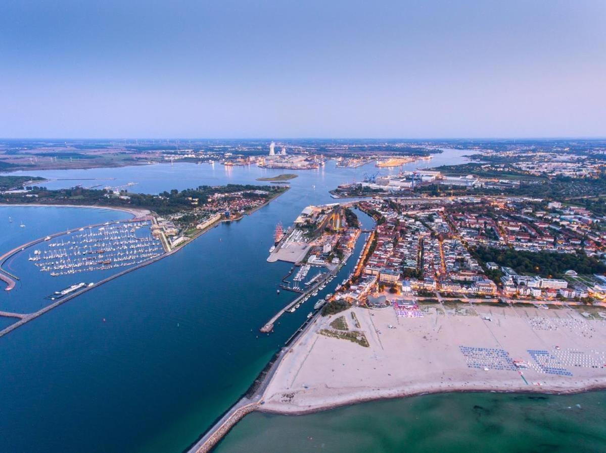 Berringer, Leuchtfeuer, Direkt An Der Promenade Apartment Rostock Exterior photo